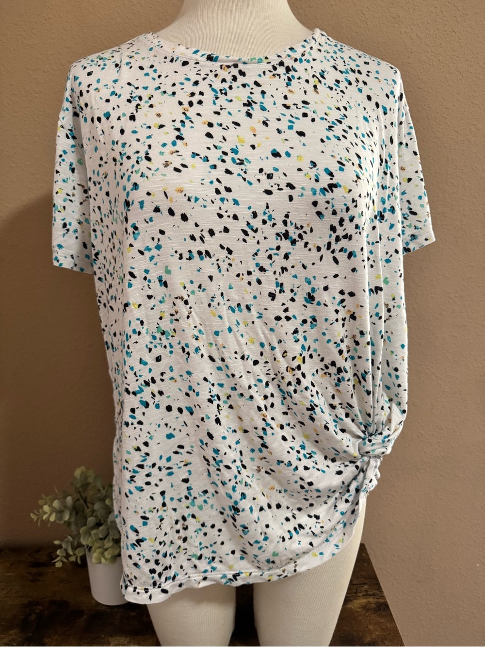 Apt. 9 White Speckled Knot-Side Short Sleeve Tee